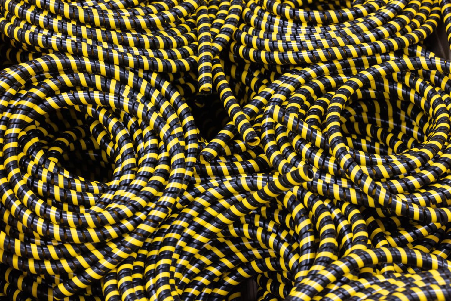 安歌思（Caplugs）：行业领先的软管保护解决方案